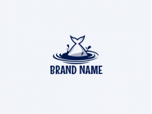 Logotipo de pez en el agua
