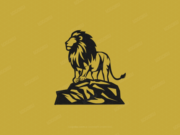 Lion Majestueux Sur Les Montagnes Rocheuses