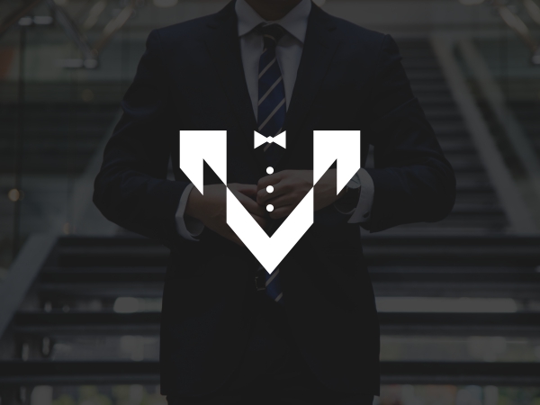 Herrenanzug mit Mv-Logo