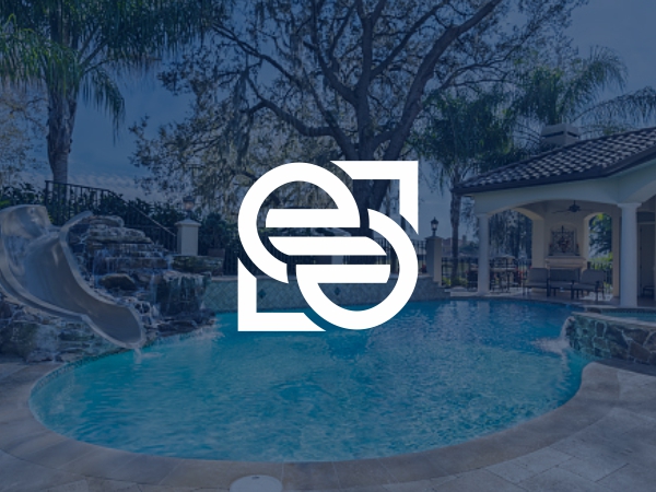 حمام سباحة بالأحرف الأولى S أو E شعار