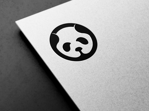 La letra O y el logotipo de Panda